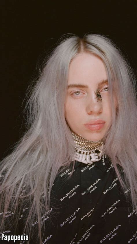 BILLIE EILISH Nude .